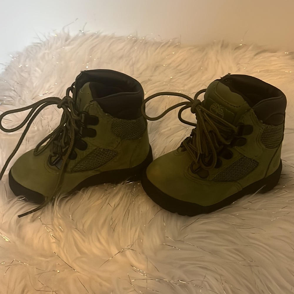 Kids Timberland boots size 5 in army green - Picture 2 of 8